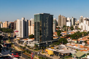 Imagem do edifício Helbor Offices Norte Sul no Cambuí, endereço utilizado para abrir empresa e registrar CNPJ em Campinas